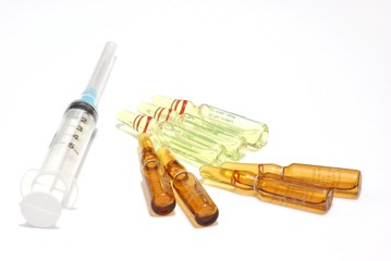 Siringa e fiale di medicinale