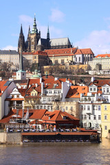 Obraz premium Early Spring in Prague - gothic Castle above the River Vltava