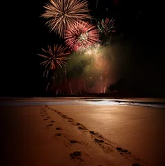 Fotobehang Nachtelijk feest met prints in het zand © Lynne Nicholson