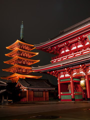 東京　浅草寺　宝蔵門と五重塔