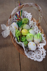 Koszyk z wielkanocną święconką © bnorbert3