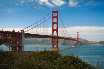 Fototapeta na wymiar Golden Gate bridge in San Francisco