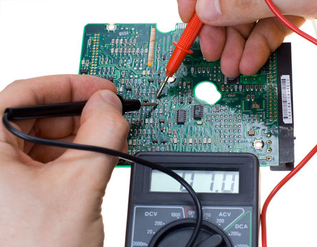 PCB diagnostics and measurement by means of a multimeter