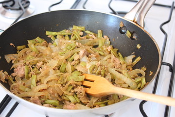 Wok with vegetables and tuna fish