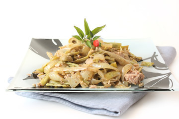 Asian style dish with vegetables and tuna fish