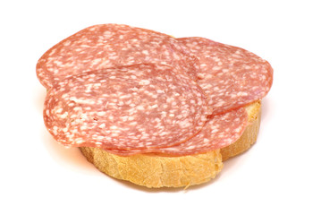 Fetta di pane con salame