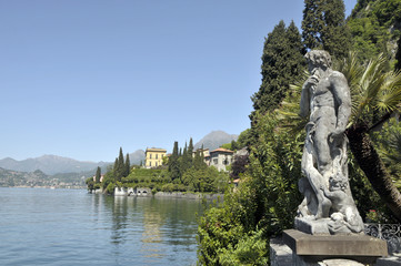 Obraz premium Statue in gardens of Villa Monastero on Lake Como