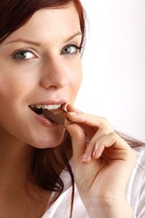 Naklejka premium beautiful young woman with a bar of chocolate