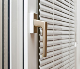 Aluminium blinds on the plastik window