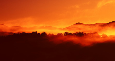 lever de soleil sur les pyrénées