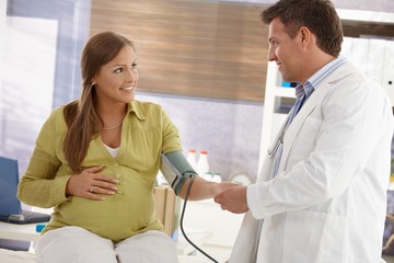 Pregnant woman seeing doctor