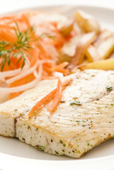Pangasius mit Karotte und Chips