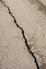 Riss im Asphalt