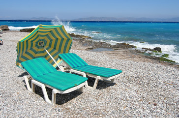 Fototapeta na wymiar Krzesła na plaży