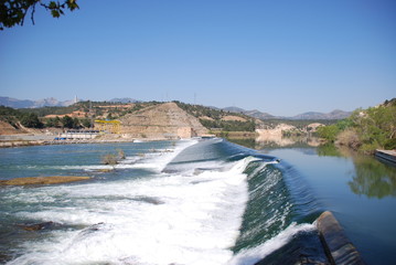 El Ebro Bewässerungskanal - obrazy, fototapety, plakaty