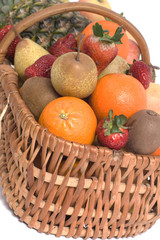 diversité de fruits dans un panier