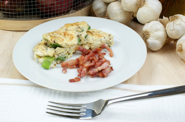 Rührei mit gebratenem Speck