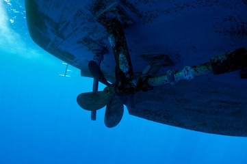 propeller ship