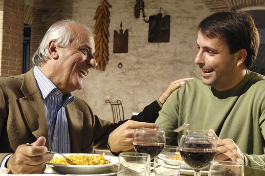 padre e figlio a tavola