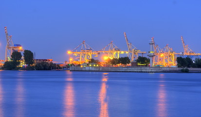 Fototapeta na wymiar Docks Hamburg port wieczorem