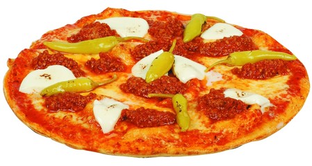 pizza mit hackfleisch und peperoni