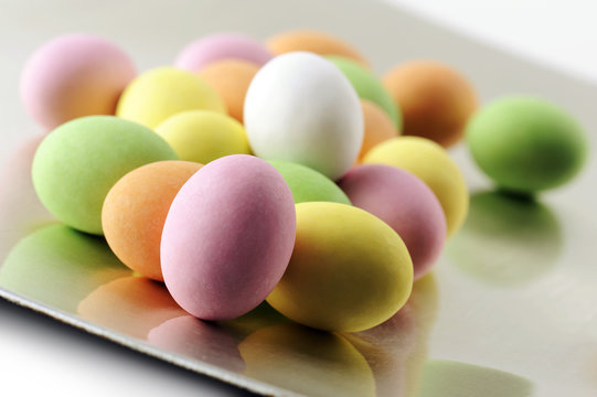 ovetti colorati di cioccolato