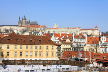 Fototapeta na wymiar The snowy Prague gothic Castle above the River Vltava