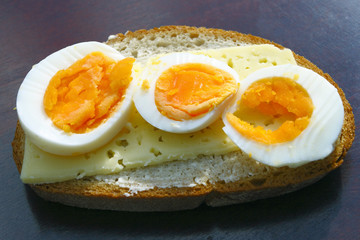 sandwich with egg