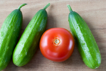Gurken und Tomaten