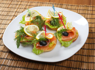 Canapes with Smoked Salmon and lemon