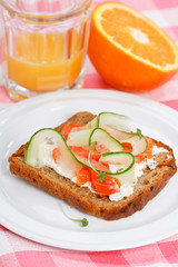 Toast with vegetables and fish.