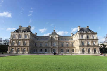 Fototapeta na wymiar Senatu i ogrody do Paryża - widok z przodu
