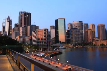Fotobehang De stad van Sydney, Australië, bij dageraad. © iwikoz6