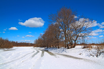 Obraz premium winter road on ice river