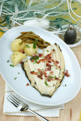 Maischolle mit Bohnen und Salzkartoffeln