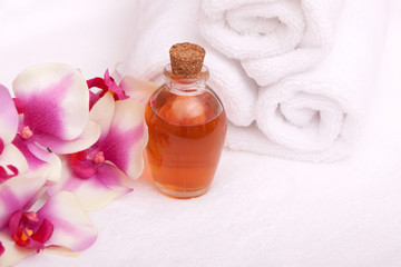 Obraz na płótnie Canvas Aromatherapy oils, orchid and towels