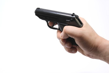 Mann der Pistole hält