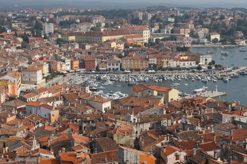 Fototapeta na wymiar Historyczne miasto Dubrownik na morzu śródziemnym w Chorwacji