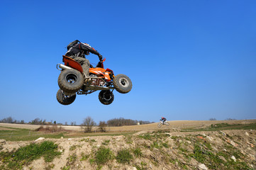 saut en quad © thieury