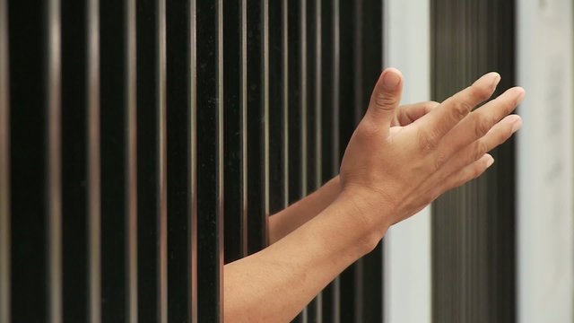 Mann im Gef&auml;ngnis