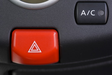 Warnblinker im Auto