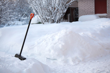 shovel snow