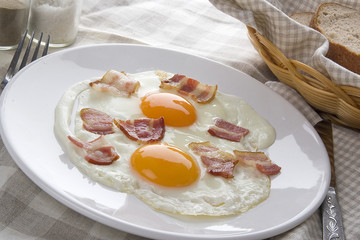 Fried eggs with bacon