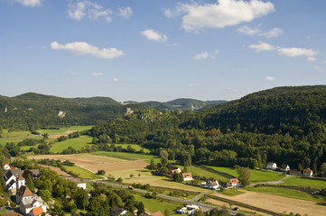 Fototapeta na wymiar Rzeka krajobraz w Wiesenttal