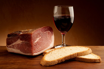 parma prosciuto and slice bread with glass of wine