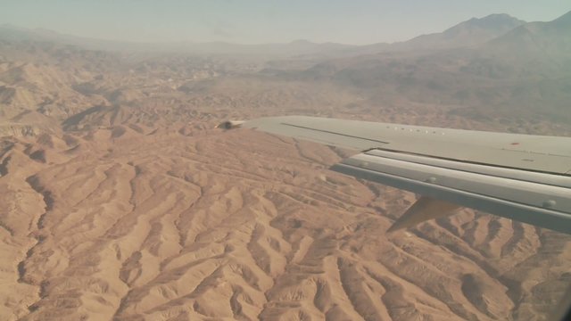 Flug über Wüste, Anden, Peru