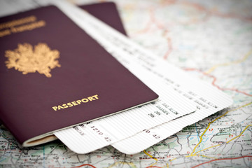 Passeports et billets d'avion - 21691208