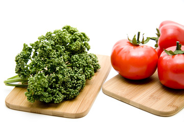 Petersilie und Tomate