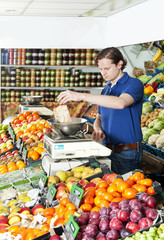 Weighing fresh fruits