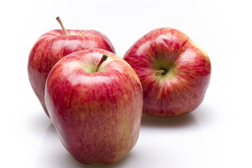 Fototapeta na wymiar Three juicy apples lay in a number on white background..